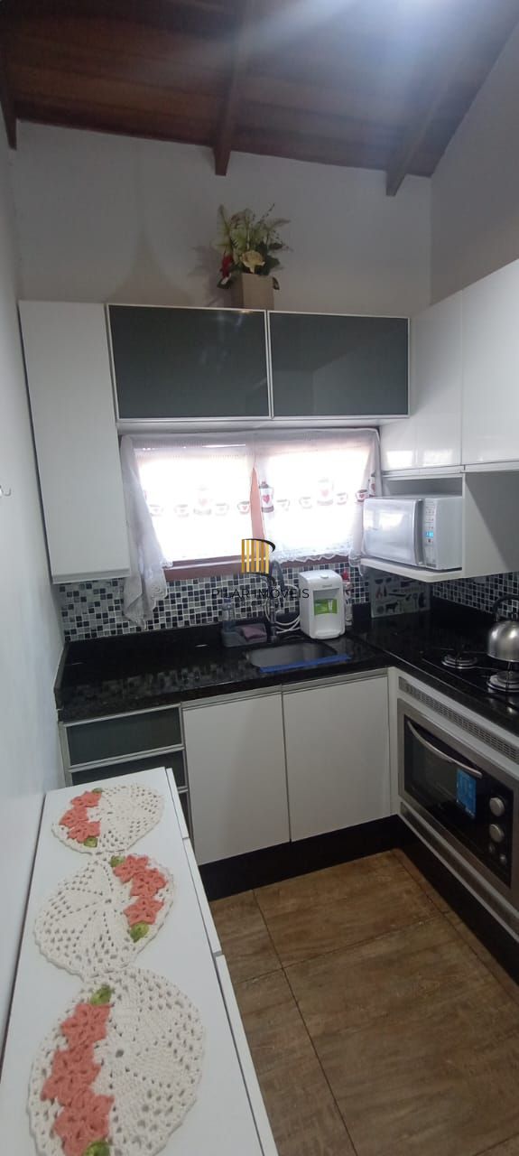 Casa com 02 quartos e 01 vaga no Bairro Cavalhada