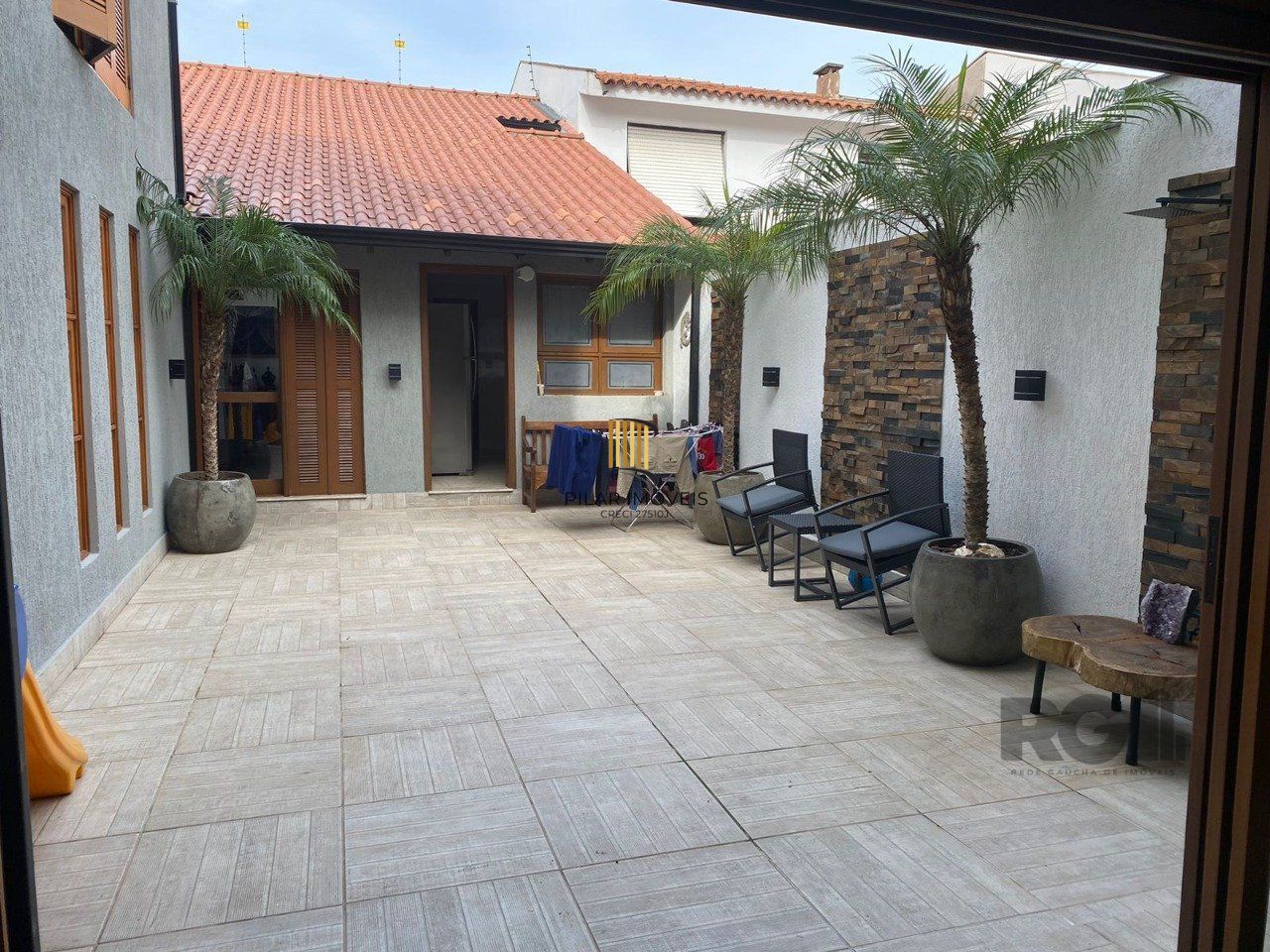 Casa 4 dormitórios no bairro Partenon