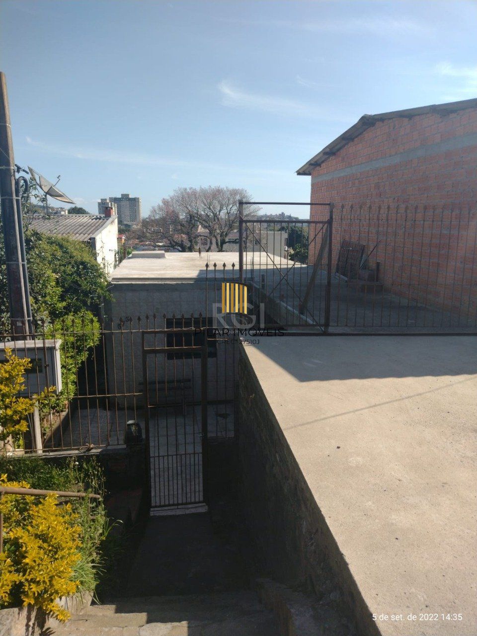 Casa para Venda - 220m², 2 dormitórios, sendo 1 suites, 2 vagas - Cavalhada, Porto Alegre