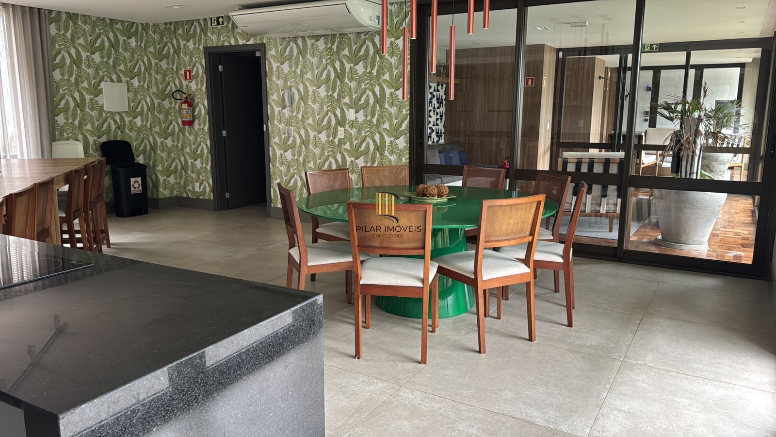 Apartamento de 2 dormitórios 2 suítes , vaga dupla coberta escriturada !