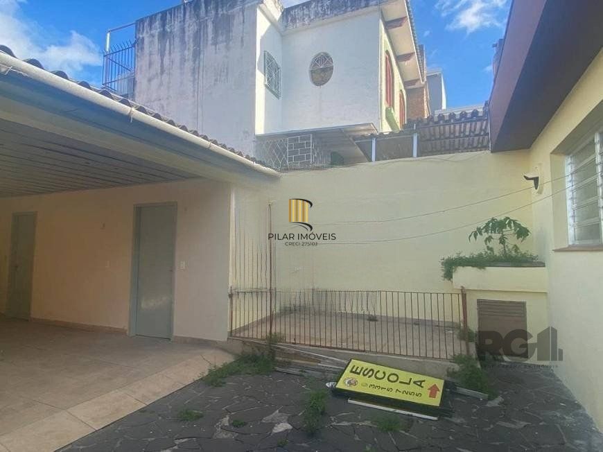 Casa  com 03 dormitórios e 01 suíte no Bairro Partenon Porto Alegre/RS