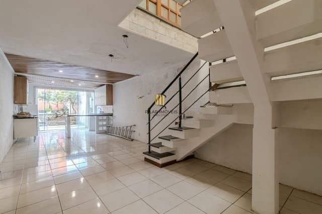 Casa com 04 quartos no Bairro : Partenon em Porto Alegre/RS