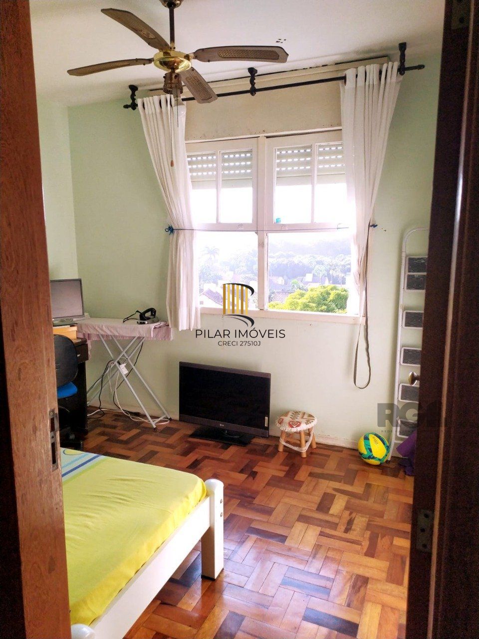 Apartamento de 2 dormitórios com vaga no bairro Petrópolis