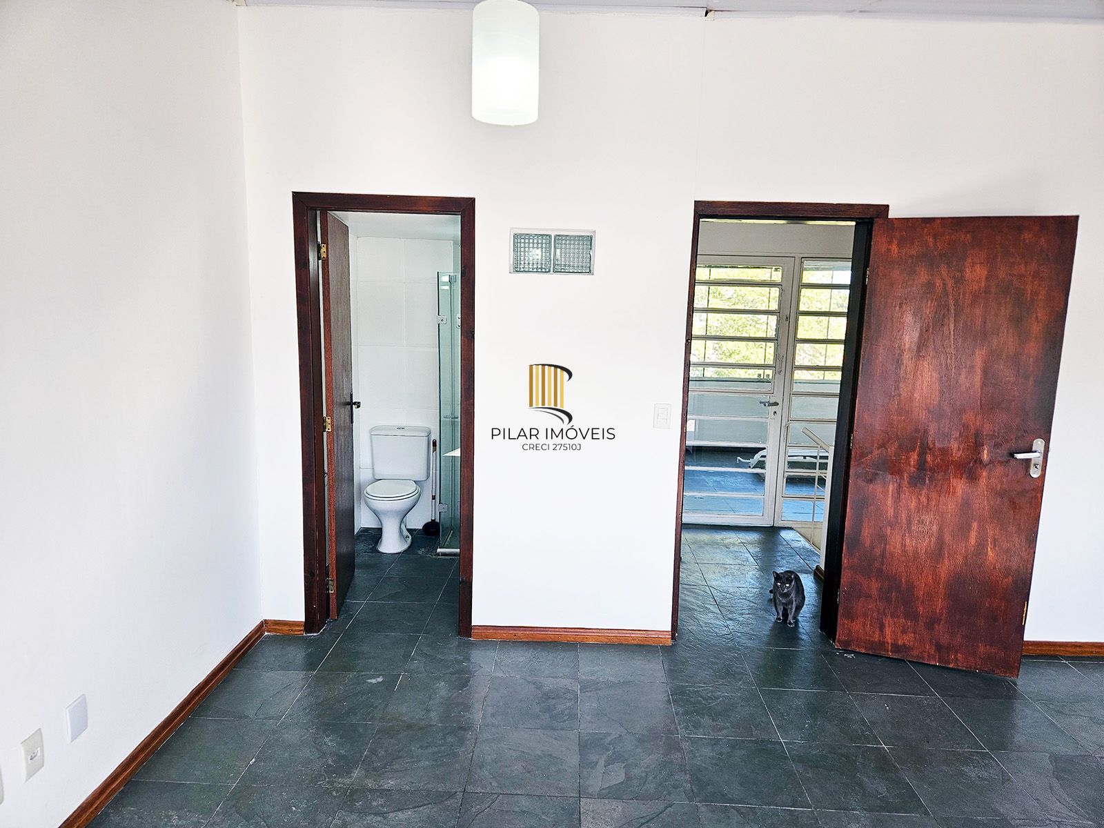 Casa com 4 quartos (02 suítes), 02 vagas cobertas no Bairro Ipanema