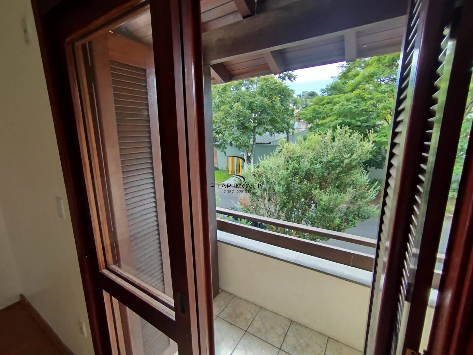 Casa com 03 quartos e 01 vaga no Bairro Cristal