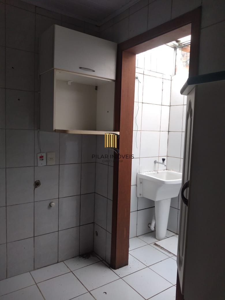 Casa em condomínio fechado  com 94m2, 3 dormitórios no bairro Camaquã.