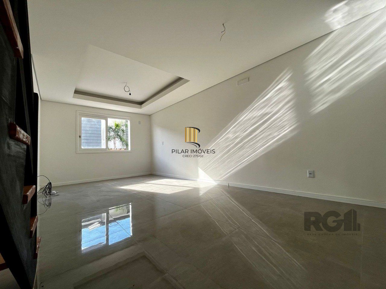 casa 3 dormitórios  1 suíte, 2 vagas, condomínio com piscina 240,22m² privativos no Bairro Vila Nova Porto Alegre/RS