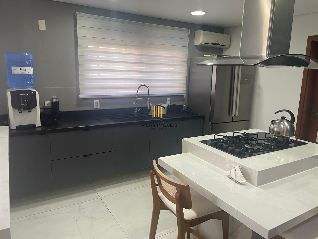 Casa em Condomínio com 03 quartos (01 suíte com closet) e 06 vagas no Ecoville