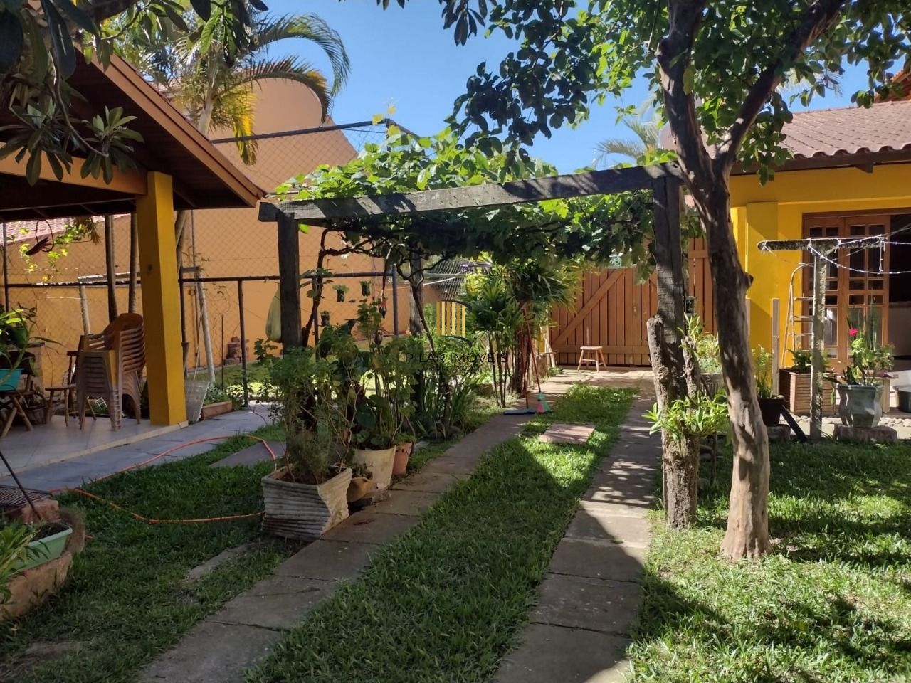 Casa para Venda - 693.6m², 5 dormitórios, sendo 3 suites, 4 vagas - Hípica