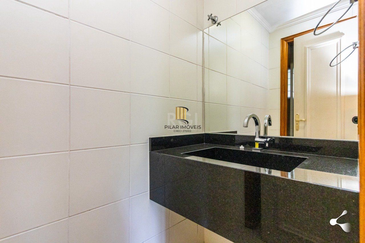 Espetacular Apto. semi mobiliado no bairro Rio Branco, Porto Alegre/RS, um por andar, 195m, andar alto, lareira, churrasqueira, 3 suites, 4 vagas