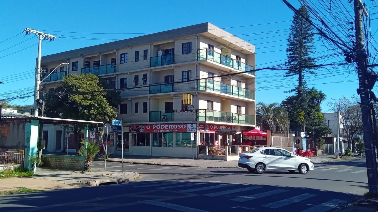 Apartamento de 2 dormitórios um lance de escada