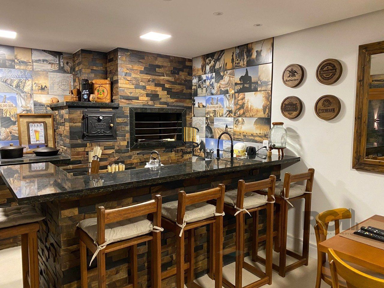 Casa 4 dormitórios no bairro Partenon
