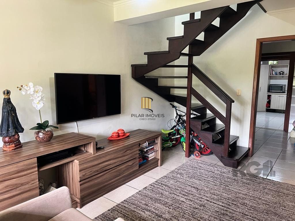 Casa com 3 dormitórios no bairro Morro Santana
