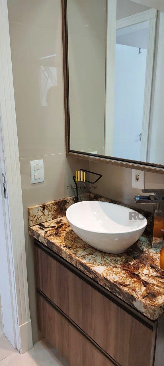 Casa com 2 dormitórios, sendo 1 suíte no bairro Florida em Guaíba