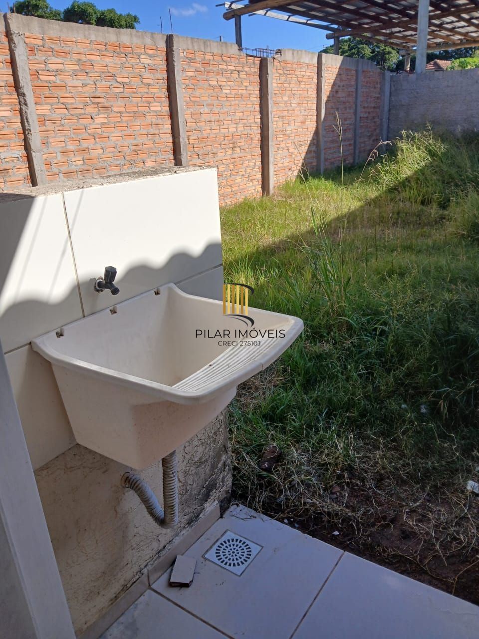 Casa com 02 quartos e 02 vagas no Bairro Costa Gama