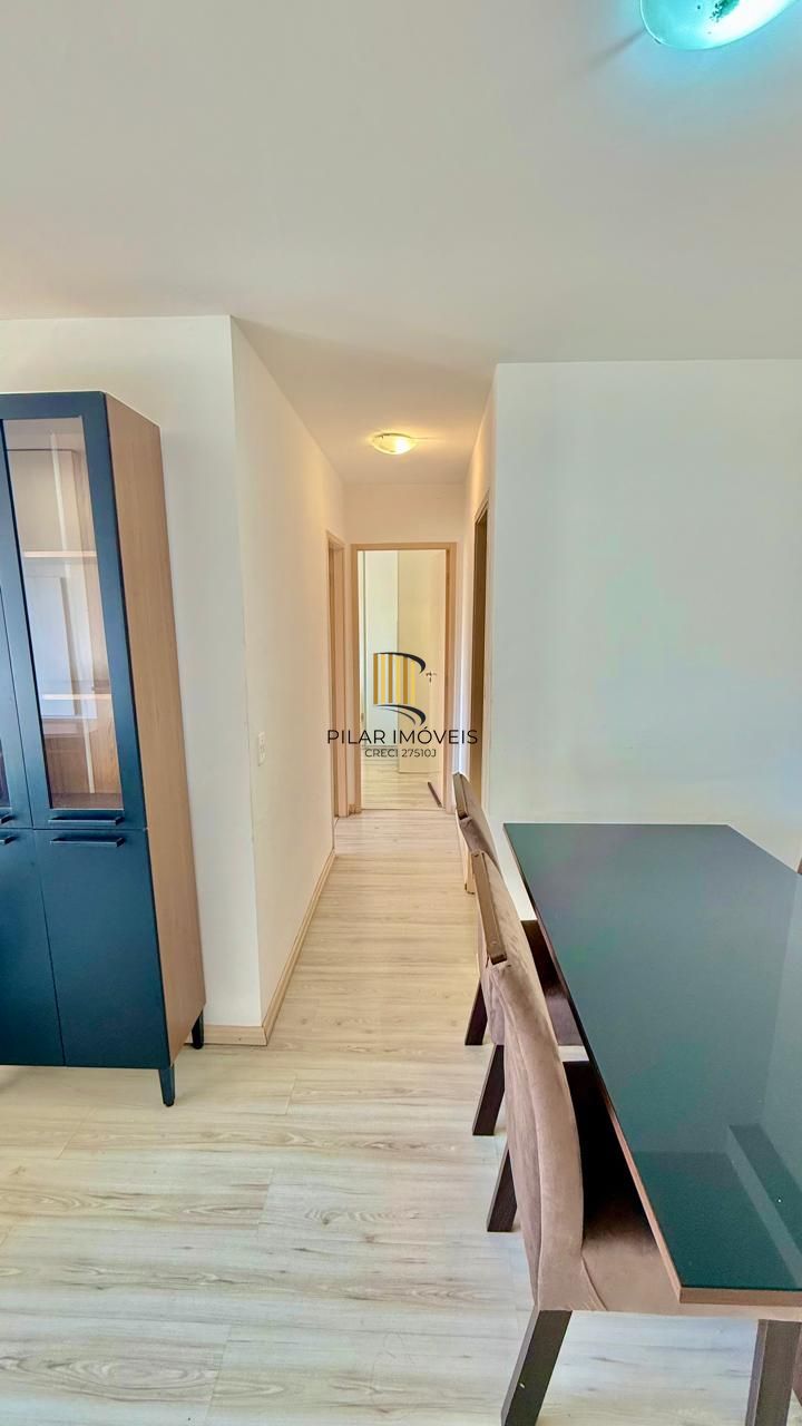 Apartamento com 02 quarto (01 suíte) e 01 vaga no Bairro Glória