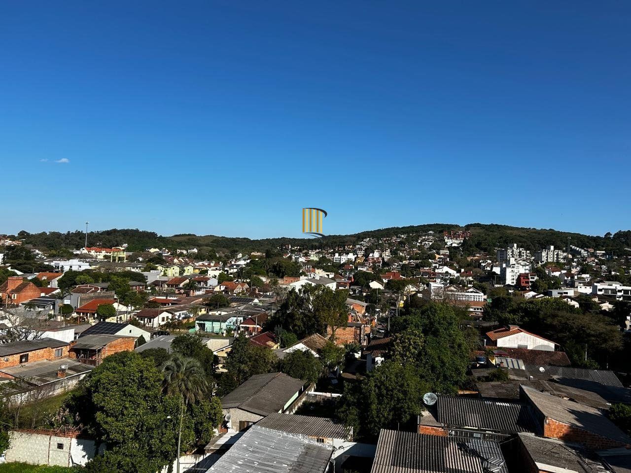 APARTAMENTO JK COM 1 QUARTO E GARAGEM COBERTA NO BAIRRO CAMAQUA PRÓXIMO À OTTO NIEMEYER