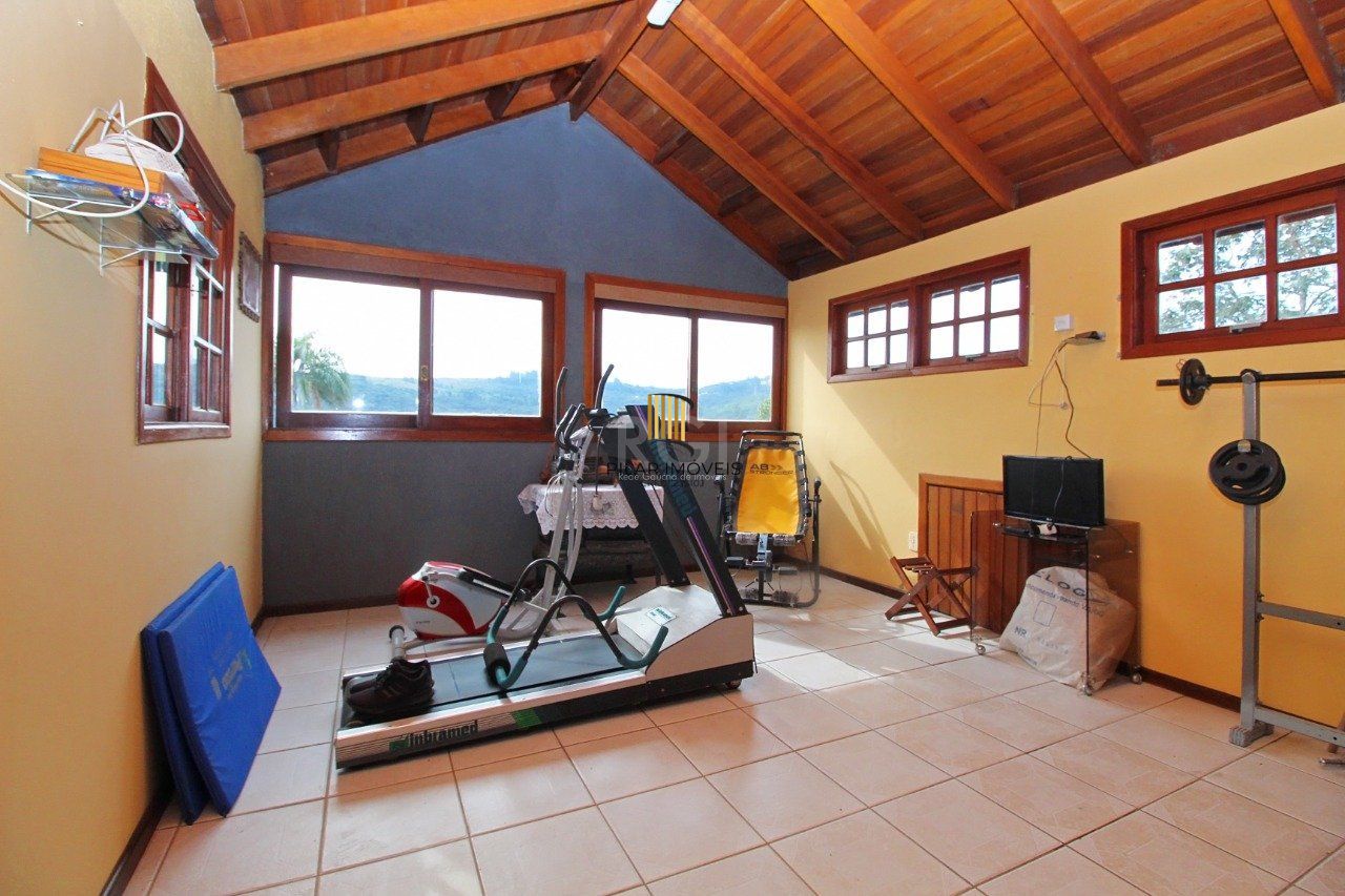 Casa para Venda - 339m², 3 dormitórios, 2 vagas - Vila Nova, Porto Alegre