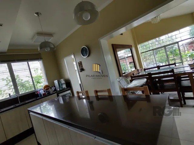Excelente casa em Belém Novo na rua Eustáquio Inácio da Silveira próximo ao Colégio Glicério Alves. Casa grande com 3 quartos, escritório