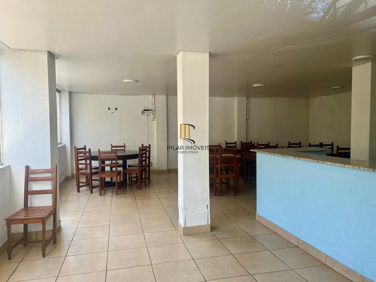 Apartamento 3 dormitorios, 1 suite, 2 vagas de garagem mais dependência de empregada no bairro tristeza.
