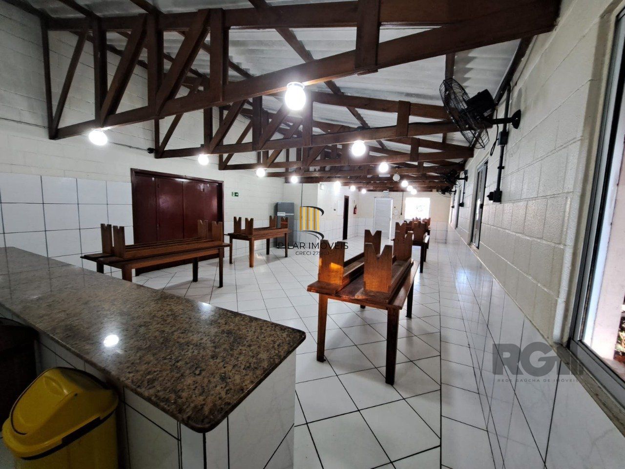Apartamento semimobiliado de 2 dormitórios no bairro Vila Nova