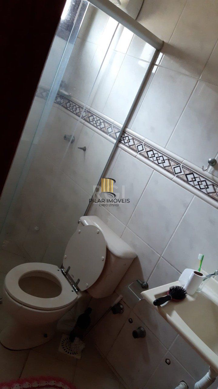 Casa em condomínio com 168,03m² com 3 dormitórios, 1 suíte, vagas de garagem, no bairro Serraria