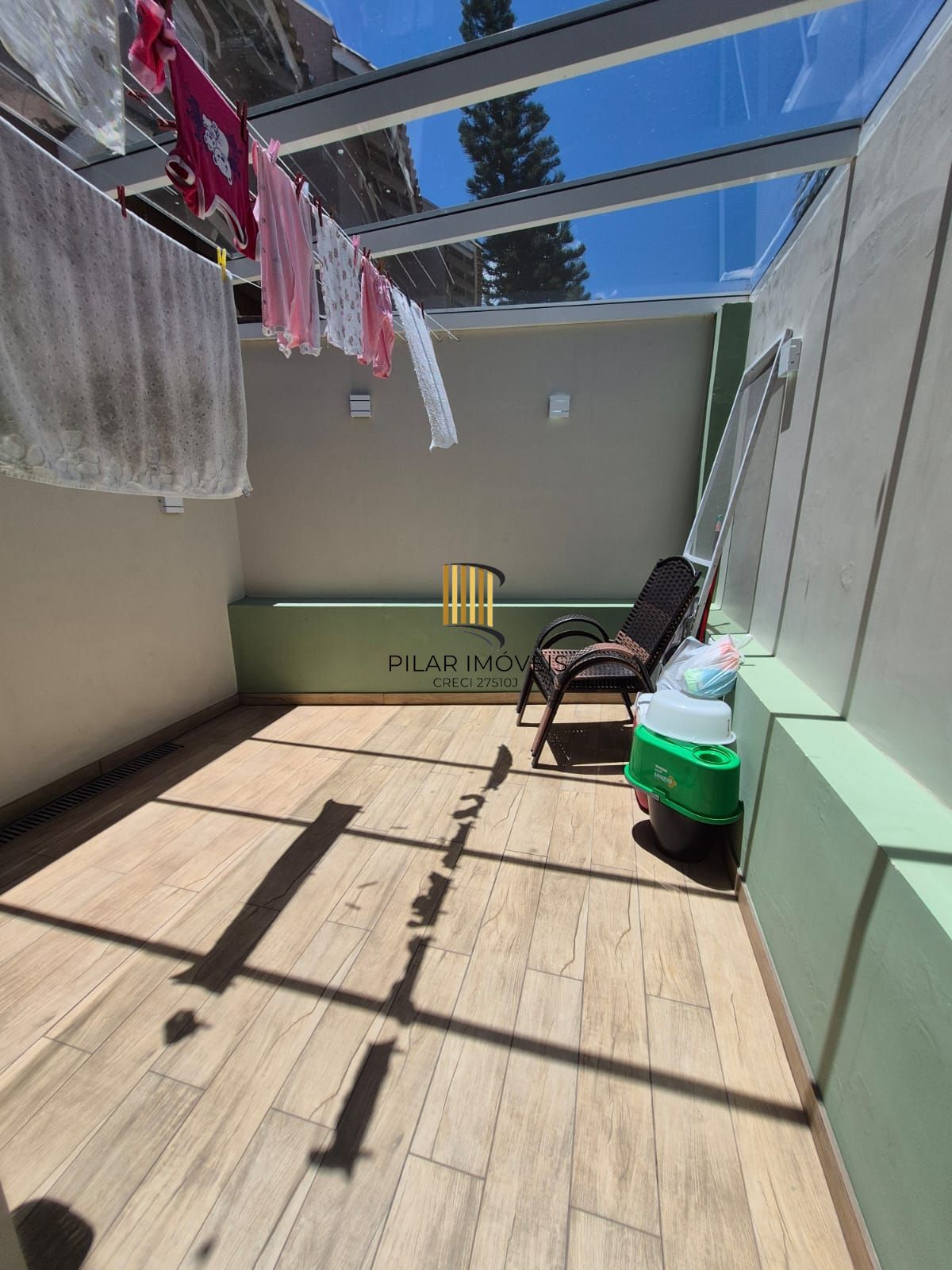 Casa com 02 quartos em Condomínio Fechado no Bairro Vila Nova