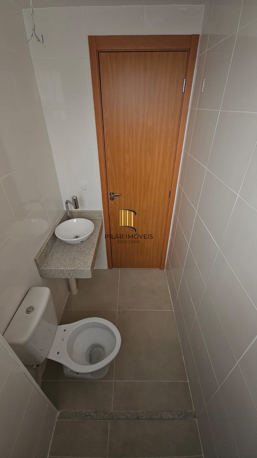 Apartamento de 2 dormitórios com 1 vaga de garagem , nunca habitado !