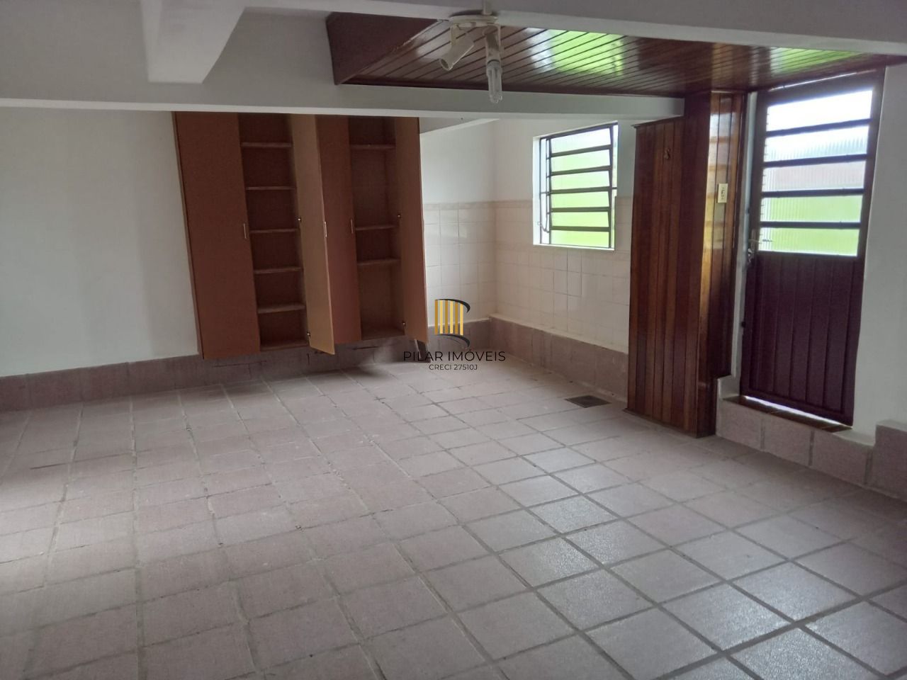 Casa com 3 dormitórios , 2 vagas de garagem fechada !