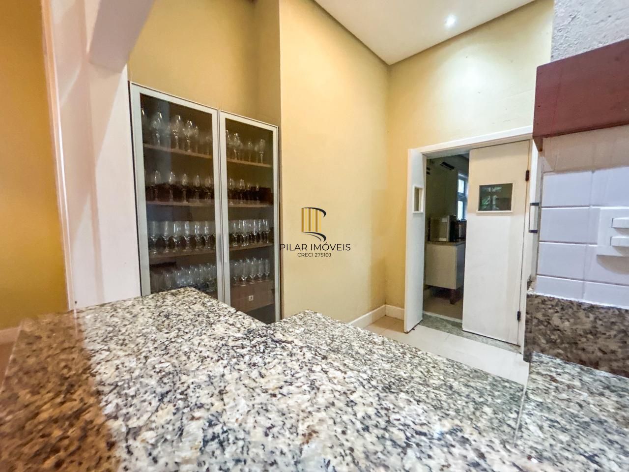 Casa em Condomínio com 03 quartos, 01 suíte e 02 vagas cobertas - Teresópolis