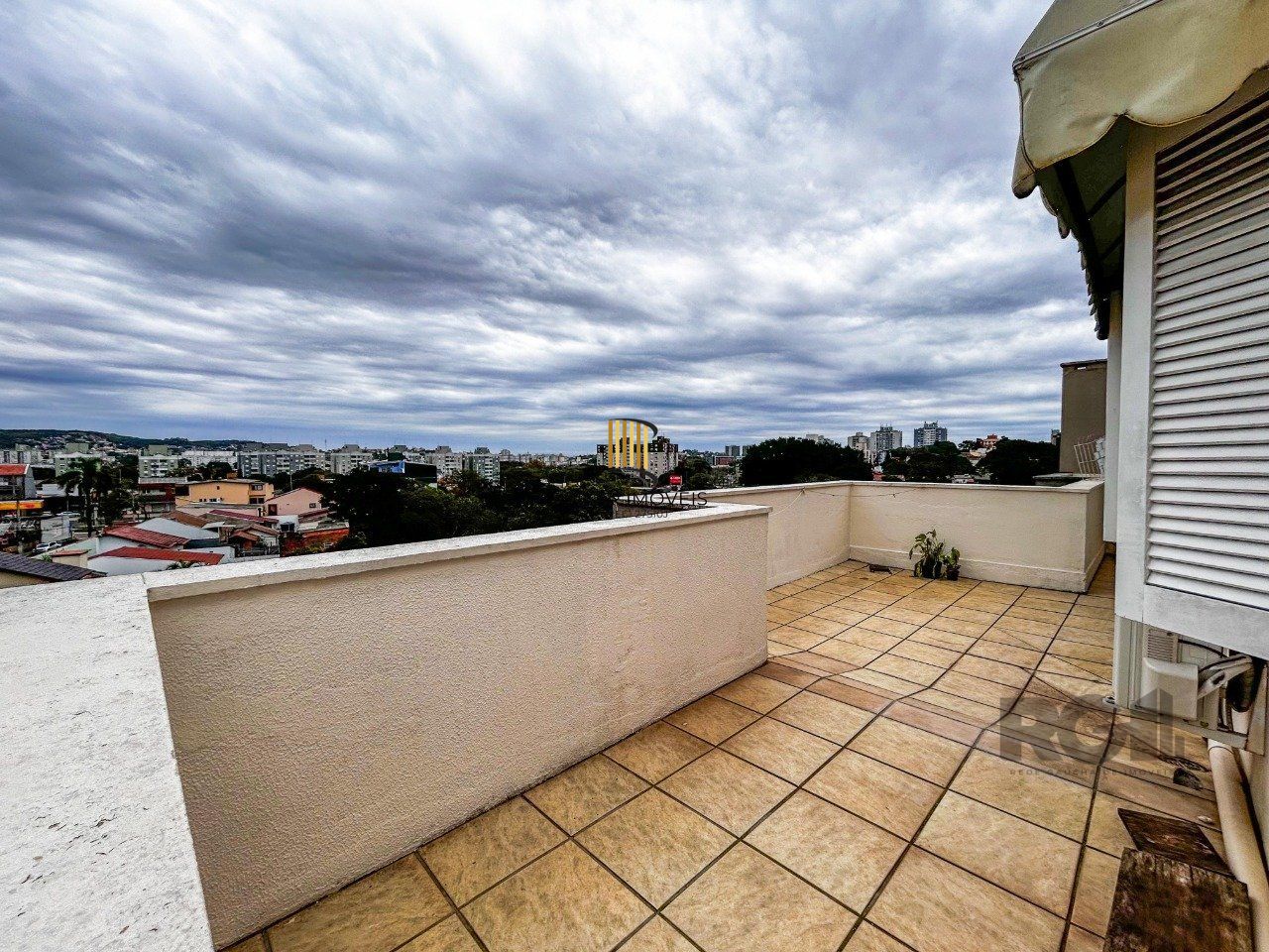 Cobertura com 3 dormitórios no Bairro Nonoai em Porto Alegre