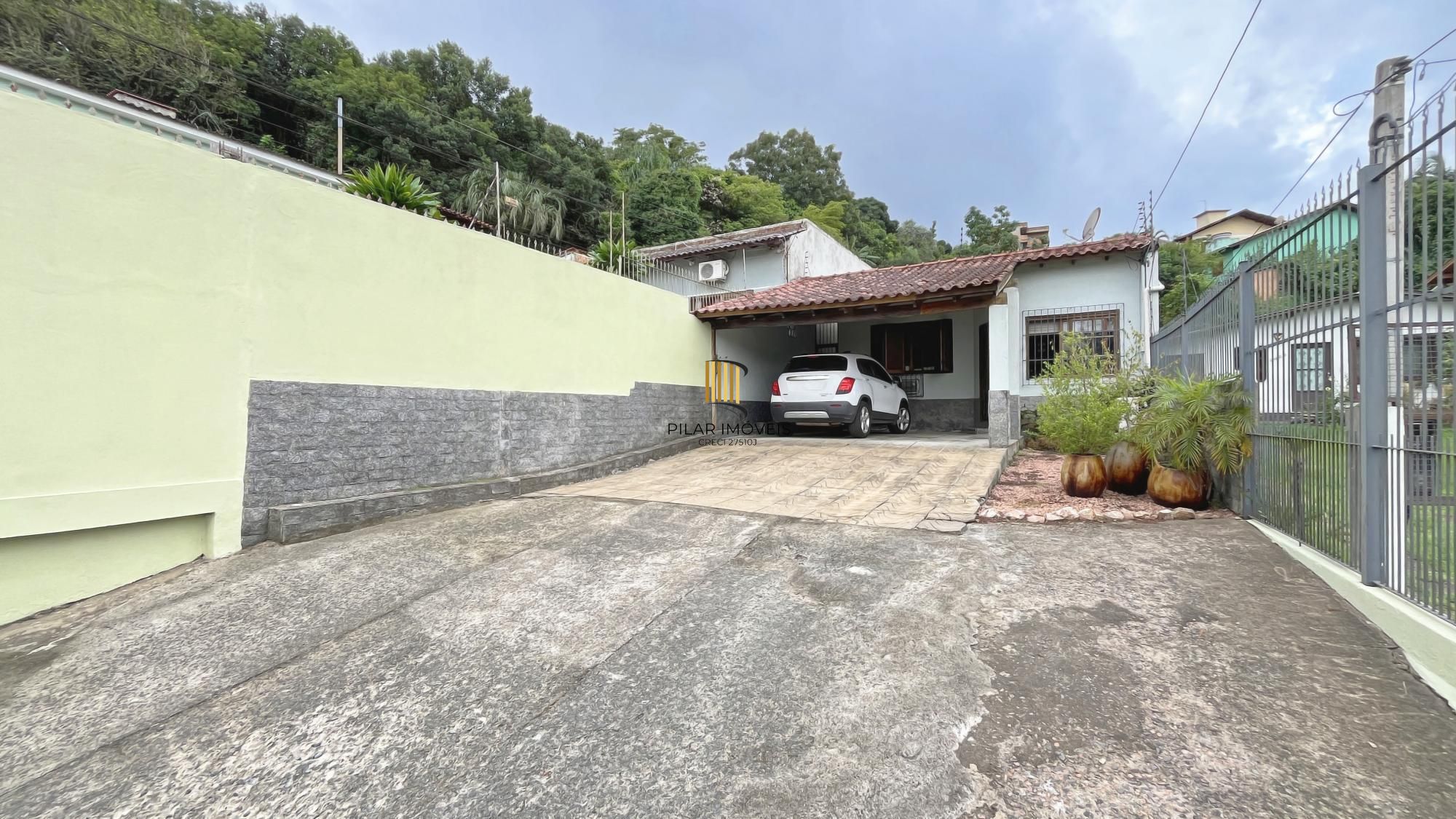 Casa de 156m², com 3 dormitórios, 1 suíte em terreno de 450m²; na Vila Nova