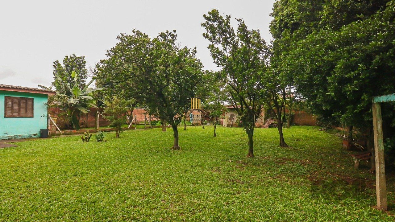 Casa com 2 quartos, vaga de garagem, churrasqueira, com 200m² privativos no centro de Esteio/RS