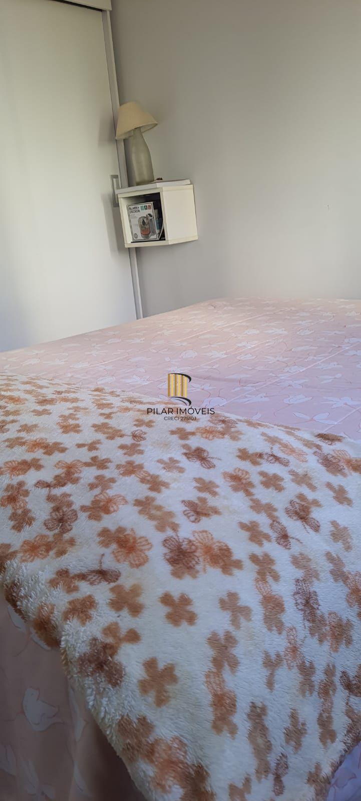 Apartamento com 03 dormitórios (01 suíte), 01 vaga no bairro Morro Santana