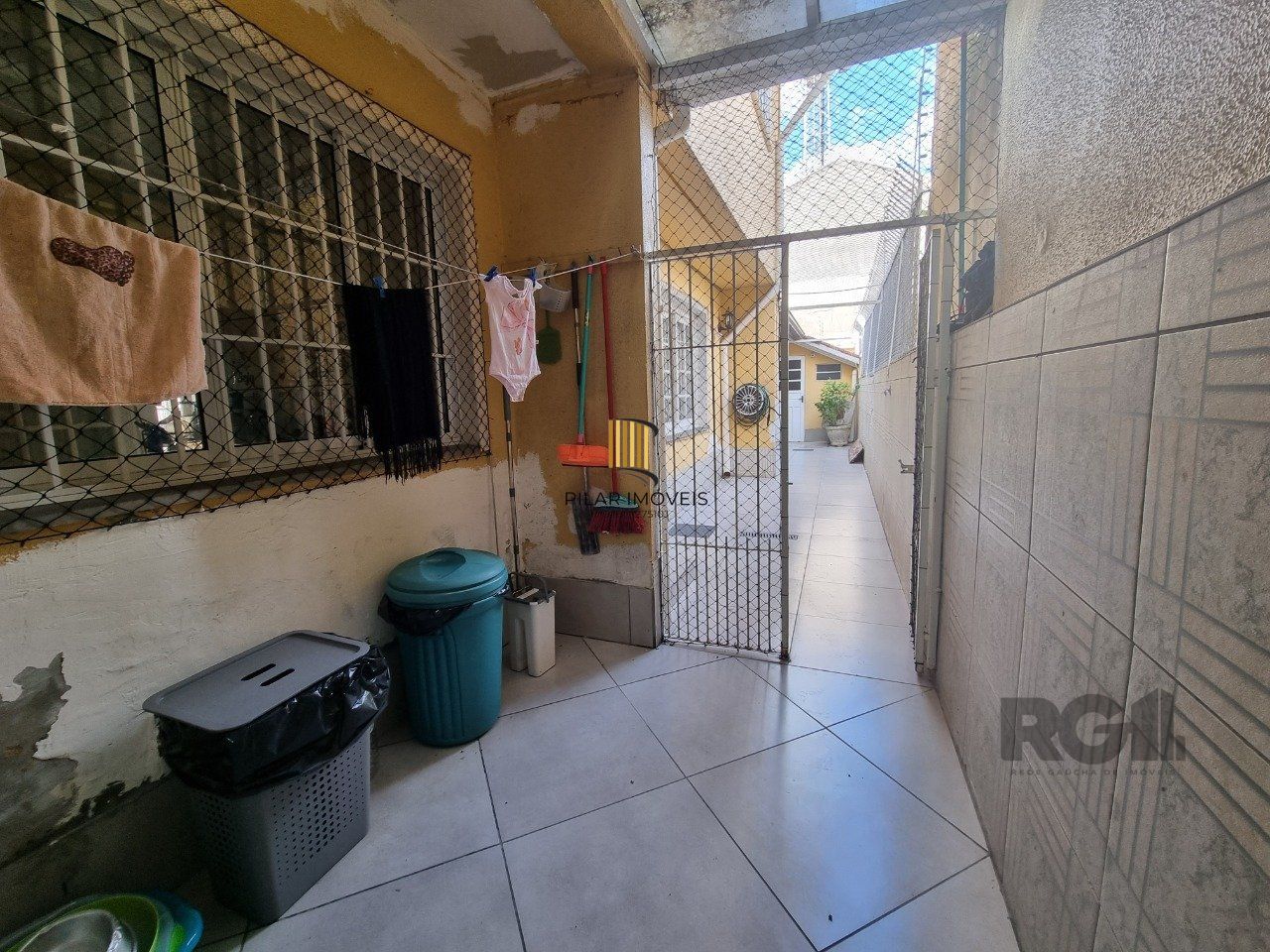 Casa 4 dormitórios, 4 vagas, espaço gourmet, piscina, jardim do salso Porto Alegre RS