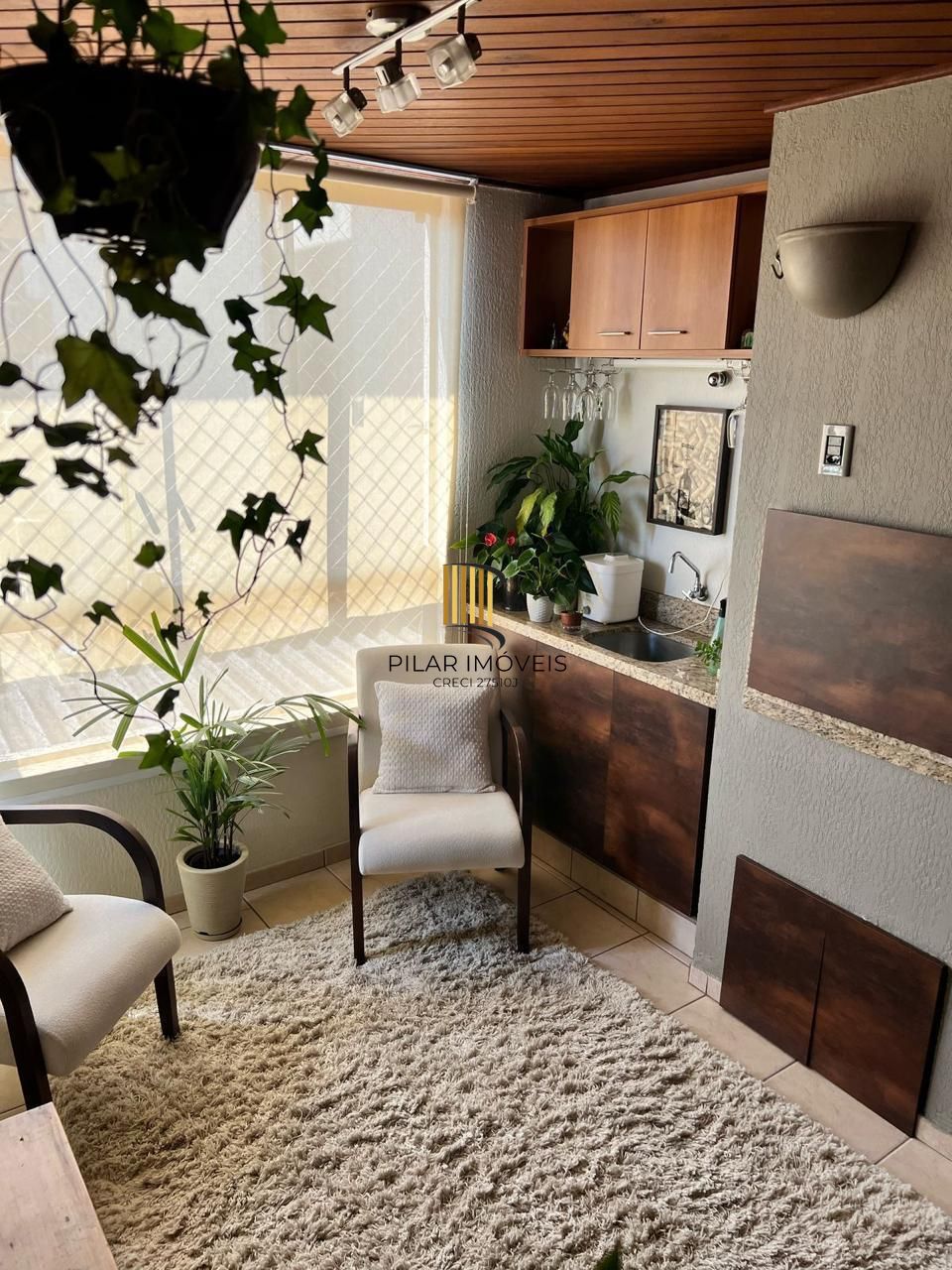 Apartamento à venda no bairro Jardim botânico com 2 dormitórios e Vaga coberta.