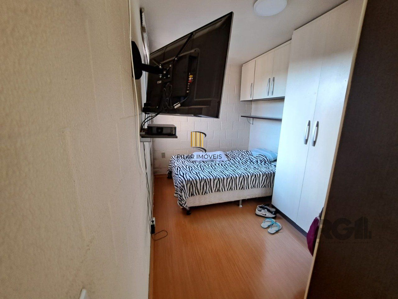 Apartamento semimobiliado de 2 dormitórios no bairro Vila Nova