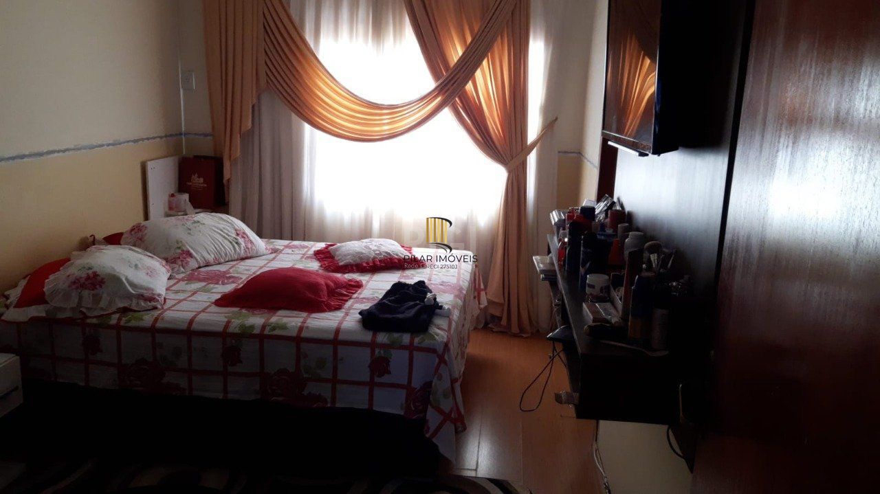 Casa em condomínio com 168,03m² com 3 dormitórios, 1 suíte, vagas de garagem, no bairro Serraria