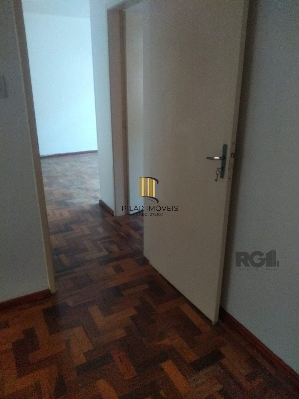 Apartamento com 2 quartos, 1 vaga de garagem, no bairro Medianeira, Porto Alegre/RS