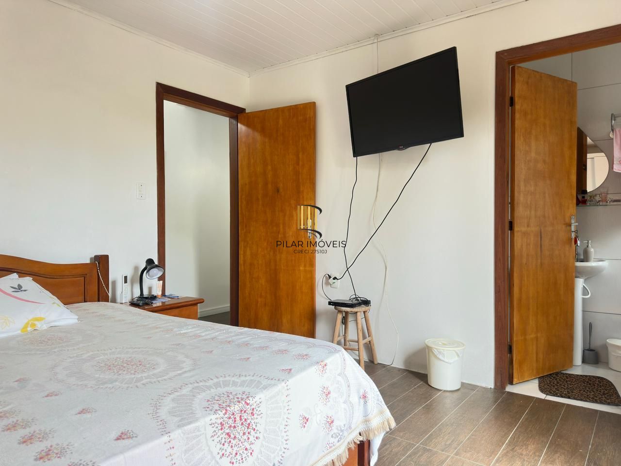 Casa de alvenaria toda reformada e mobiliada no bairro Lami