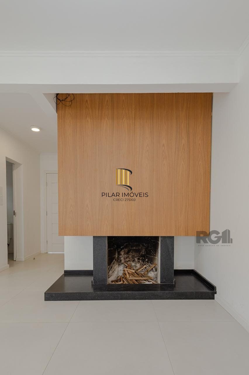 Casa de 3 dormitórios, suíte no bairro Teresópolis com 4 vagas de garagem