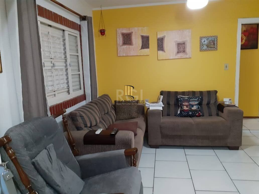 Casa para Venda - 250m², 3 dormitórios, 1 vaga - Camaquã, Porto Alegre