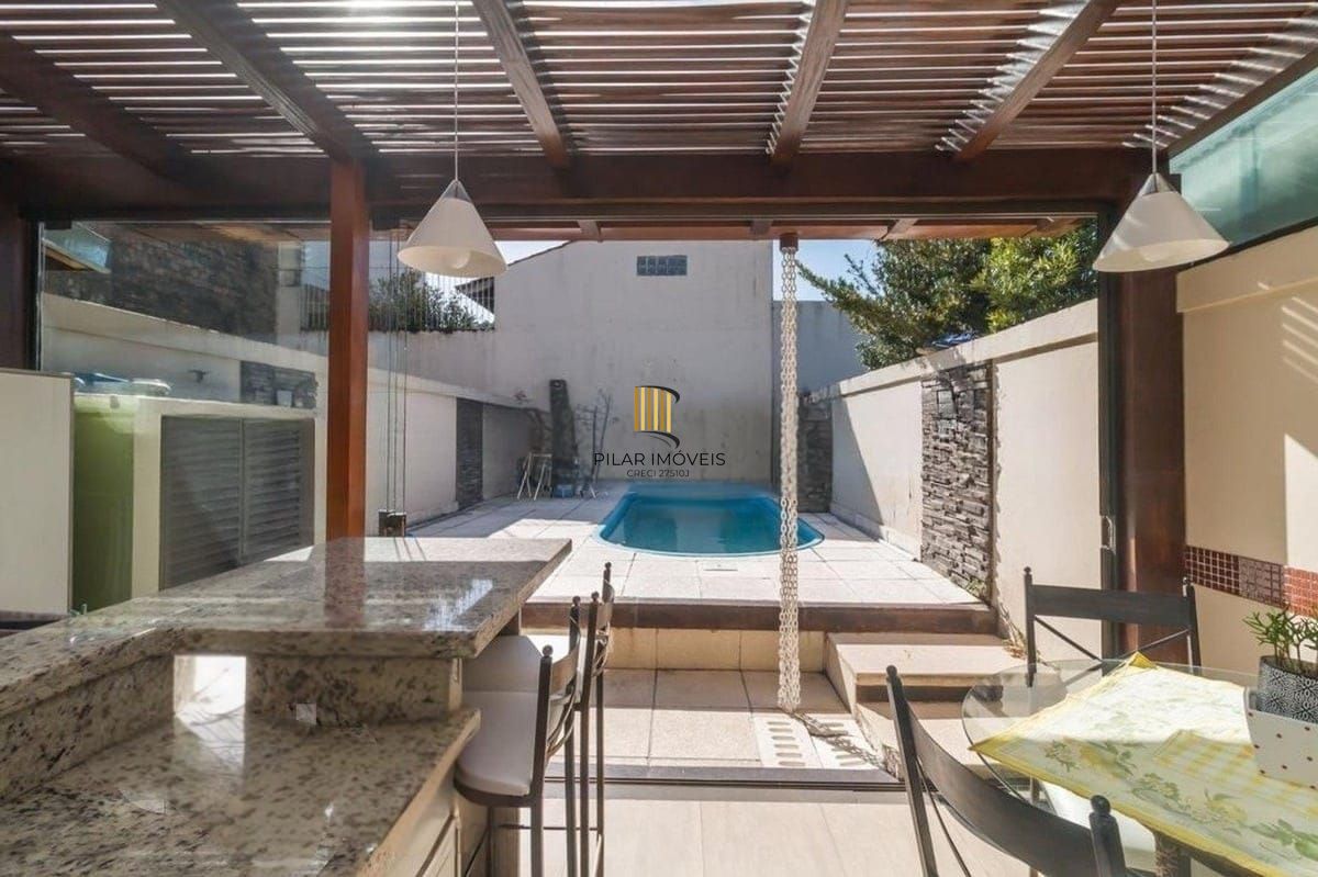 Casa com 03 quartos no Bairro de Ipanema em Porto Alegre/RS