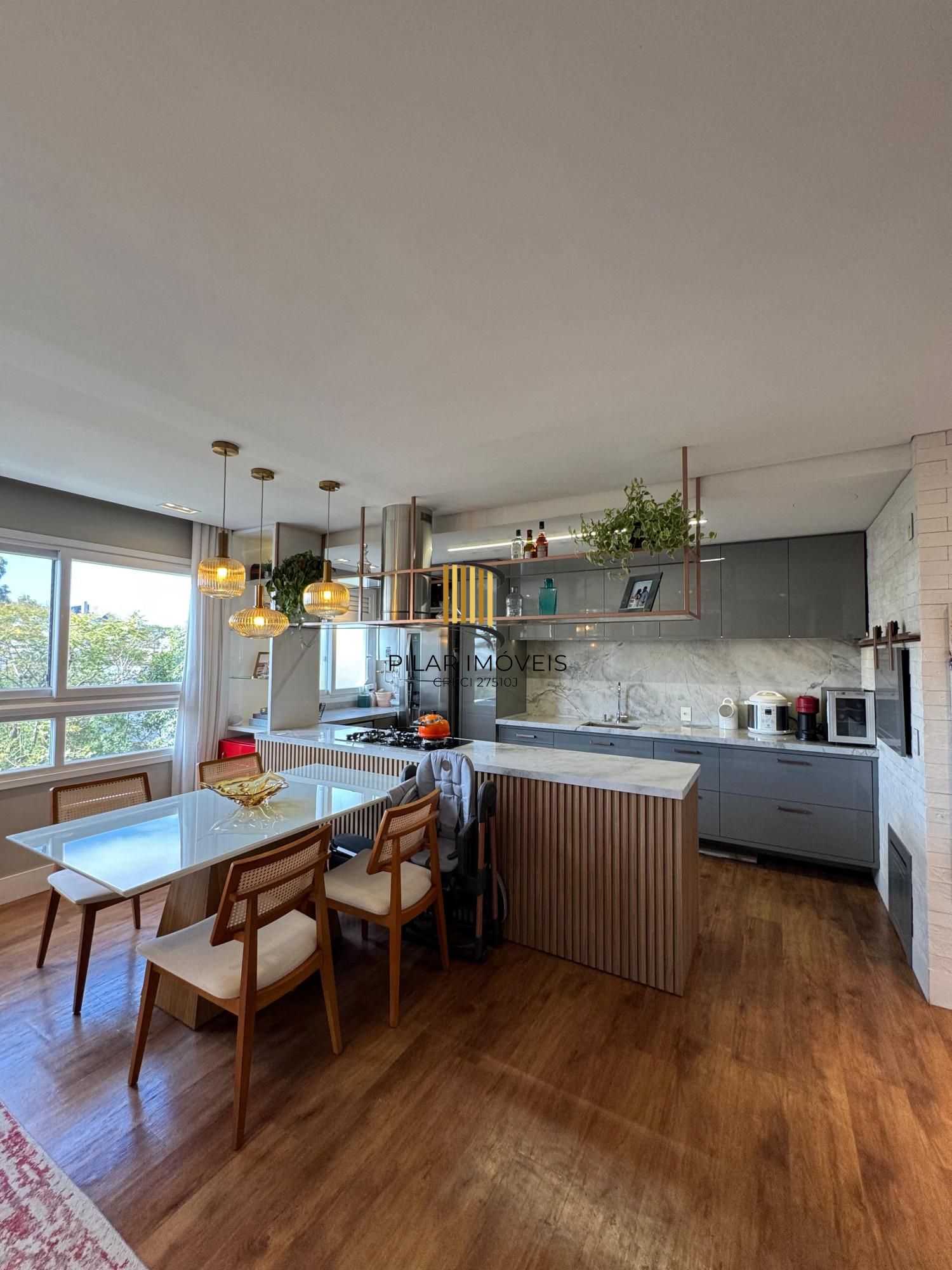 Apartamento com 02 quartos (01 suíte) e 01 vaga escriturada