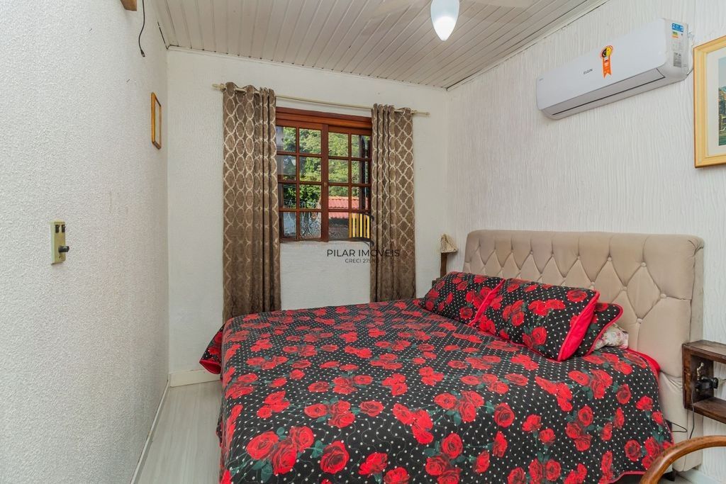 CASA 03 dormitórios, 2 suítes,  216m² privativos  com piscina no BAIRRO MEDIANEIRA