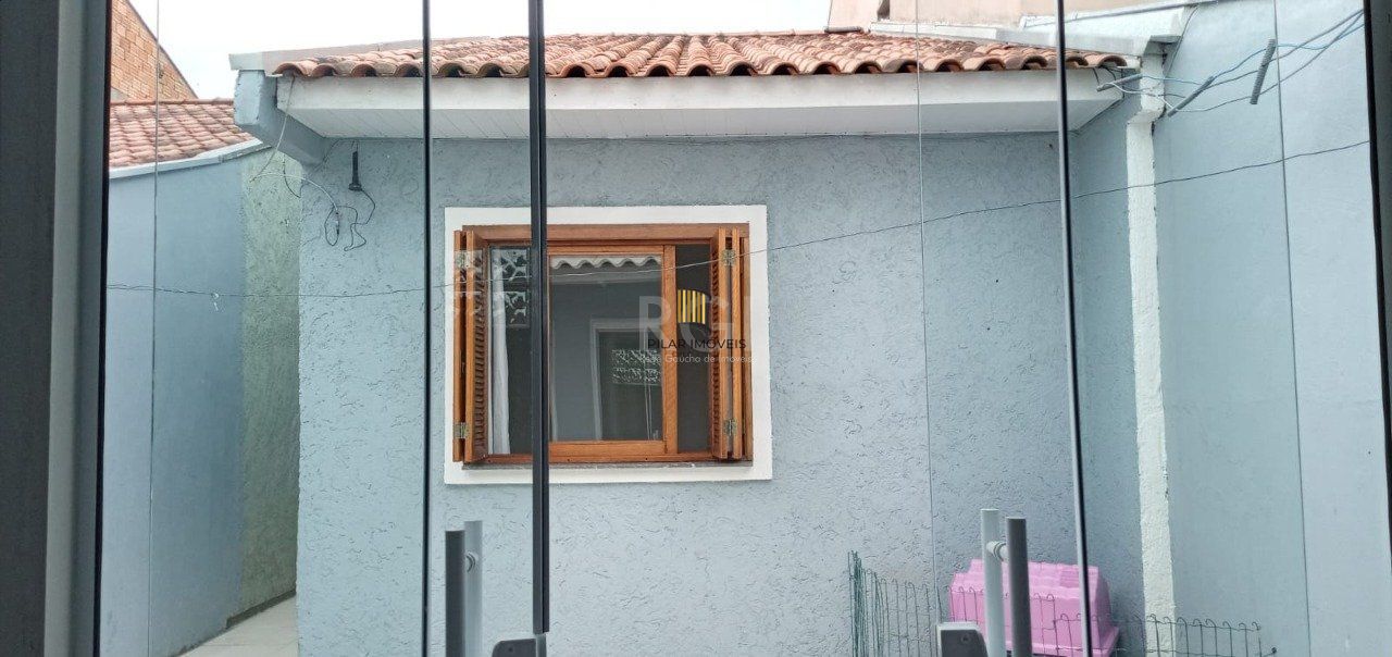 Casa com 02 dormitorios, 01 Banheiro social no Bairro:Hipica