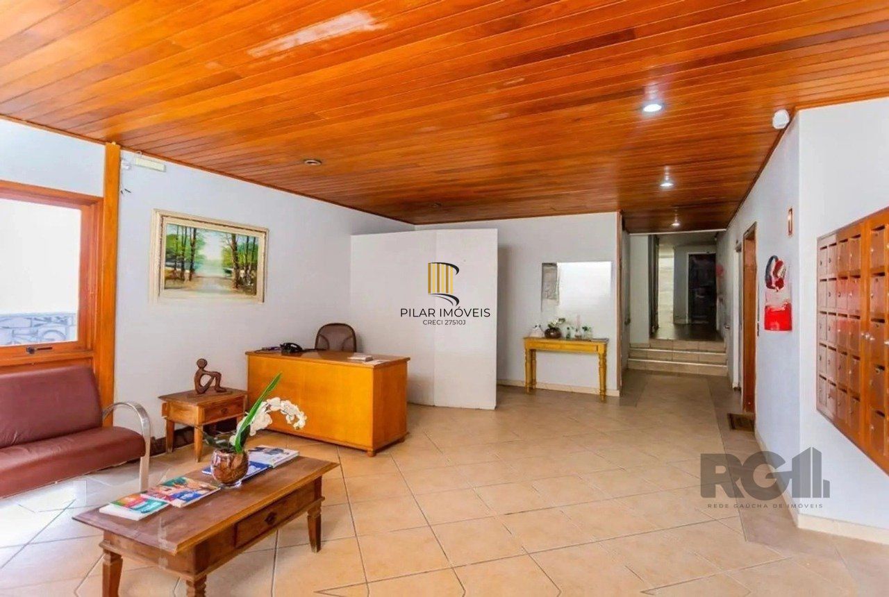 Apartamento com 02 quartos com 01 vaga de garagem coberta e escriturada.