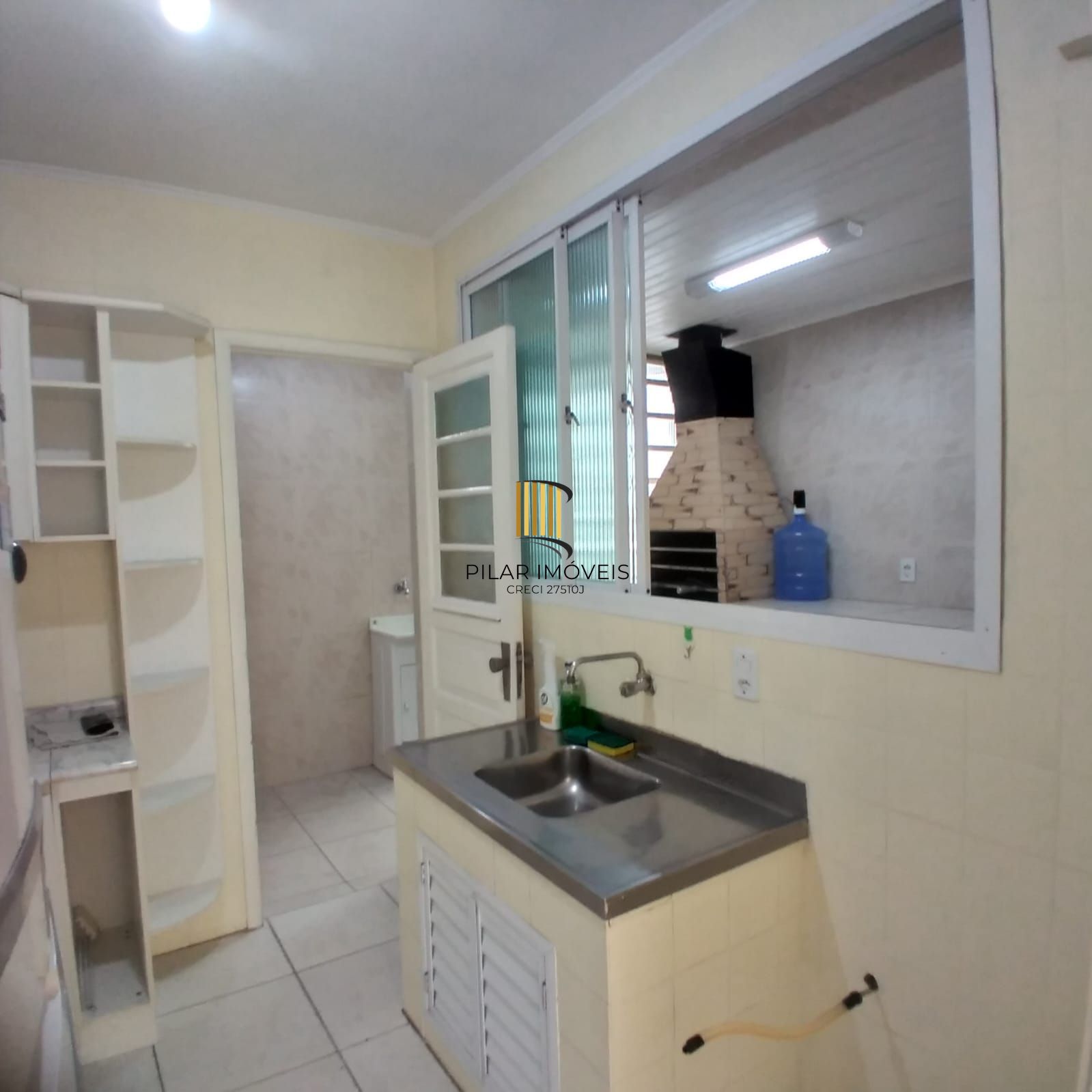 Oportunidade Única! Lindo Apartamento de 3 Quartos no Coração de Porto Alegre!** 🏡                                                 Imóvel com 3 dormitórios transformado em 2 de fácil reversão.