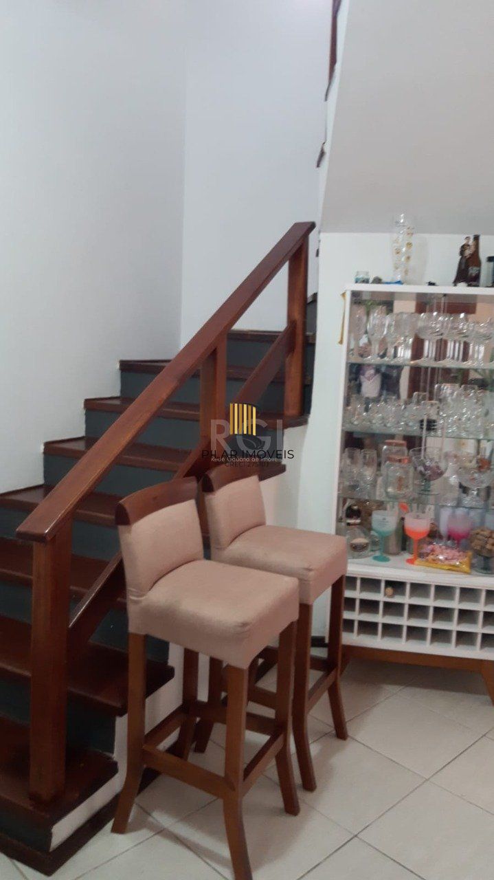 Casa em condomínio com 168,03m² com 3 dormitórios, 1 suíte, vagas de garagem, no bairro Serraria
