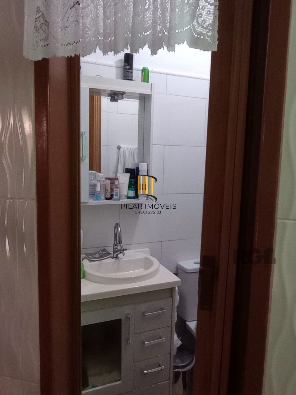 Sobrado para Venda - 36m², 2 dormitórios, 1 vaga - Guarujá, Porto Alegre